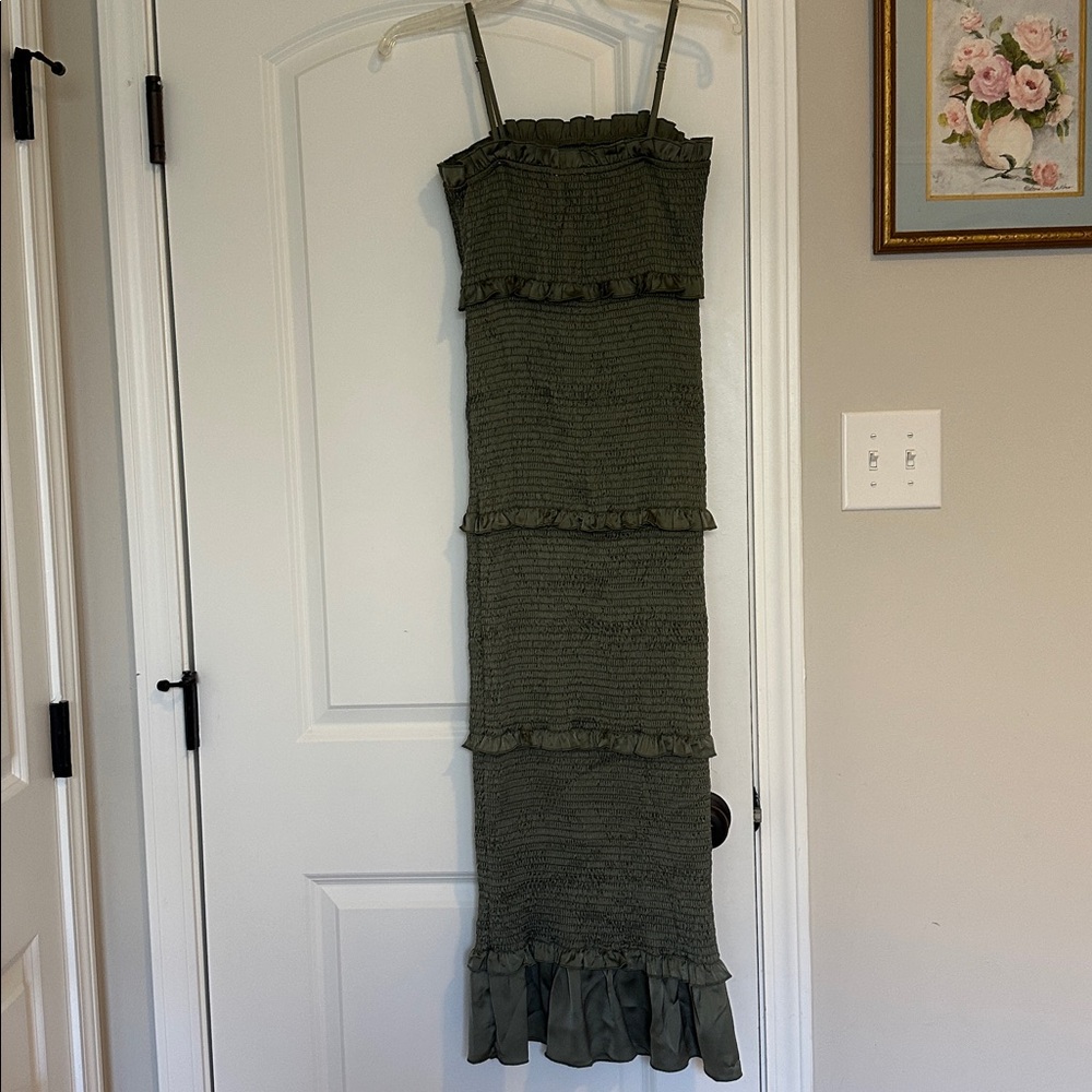 Green Ruffled Maternity Dress - Picture 2 of 2